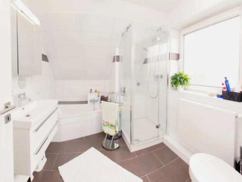 Badezimmer der Doppelhaushälfte in Rümpel