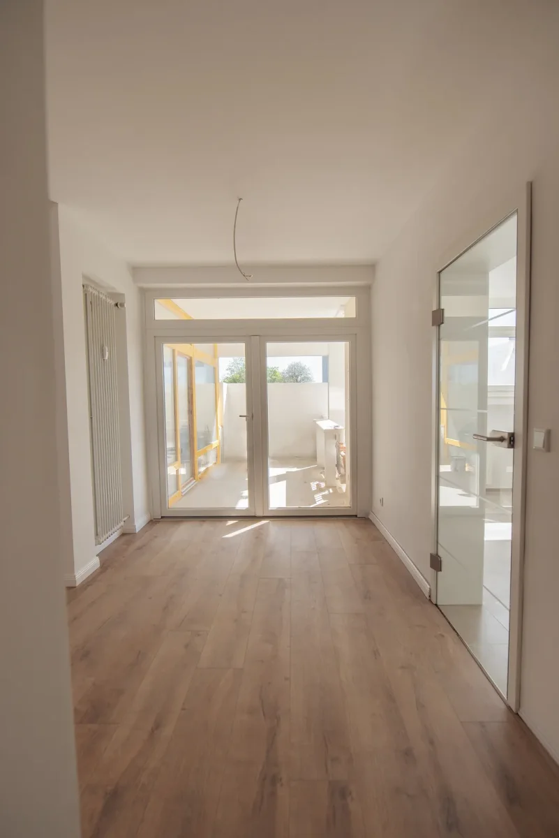 Lichtdurchflutete, teilsanierte Viereinhalbzimmer-Wohnung in Bad Homburg