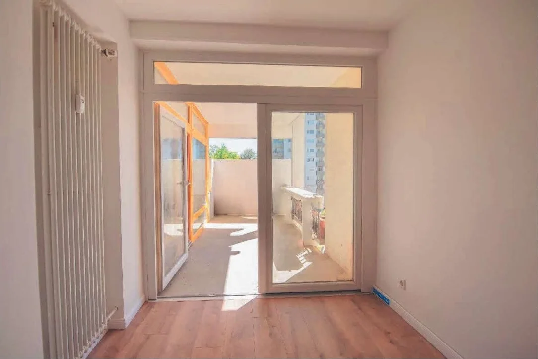 Lichtdurchflutete, teilsanierte Viereinhalbzimmer-Wohnung in Bad Homburg
