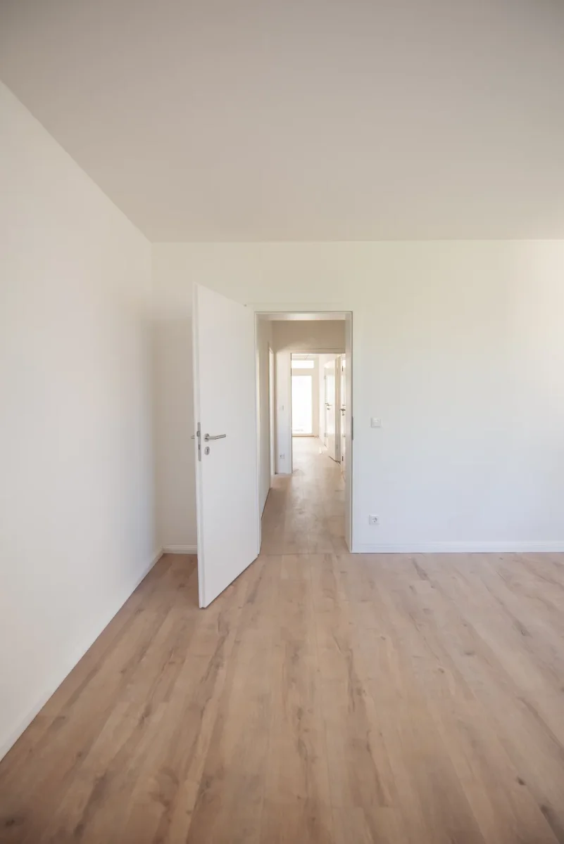 Lichtdurchflutete, teilsanierte Viereinhalbzimmer-Wohnung in Bad Homburg